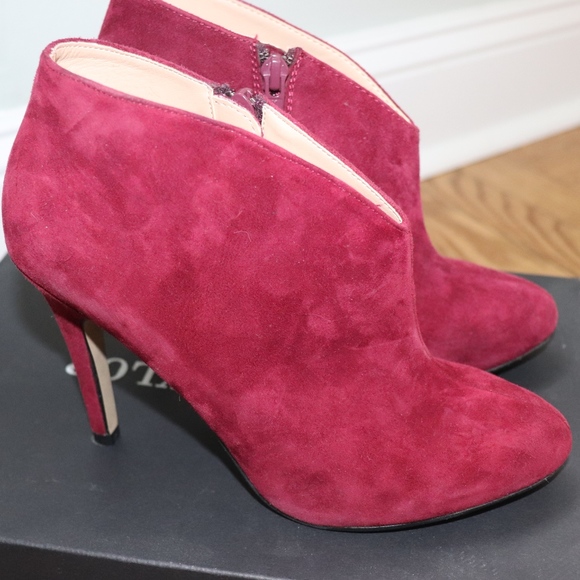 Gorgeous suede ankle booties!! - Picture 1 of 5